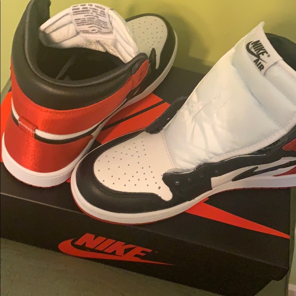 Brand New Jordan 1 Retro High Satin Black Toe